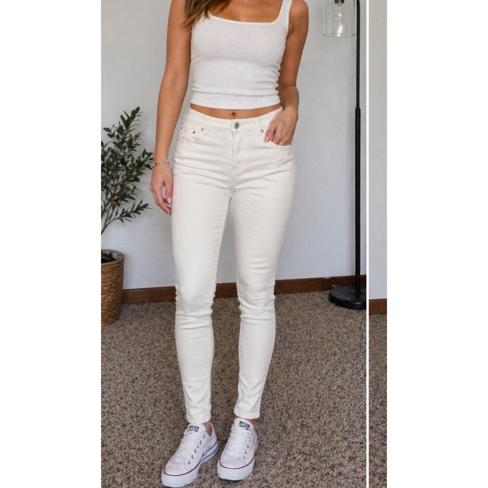 NWT || Tommy Hilfiger || Greenwich Skinny Midrise Jeans Off-White || Size: 8 ||